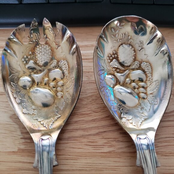 Sheffield England EPNS A1 Silverplate Salad Serving Set Fruit Embossed Gold Wash - Picture 2 of 15
